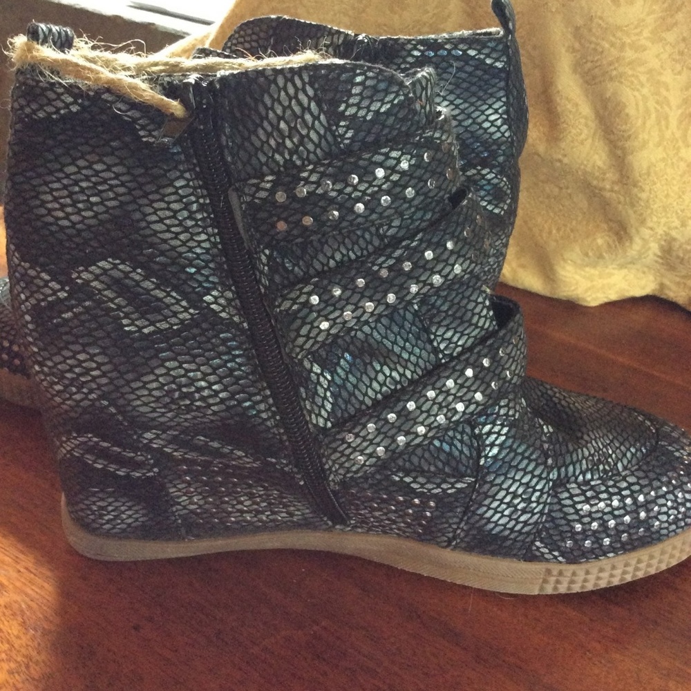 Women’s Penny Sue Zip Up Booties Straps & Studded - Picture 3 of 7